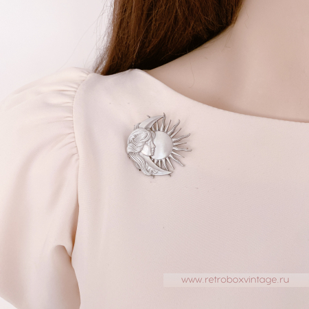 JJ / JONET JEWELRY Брошь "Девушка Луна и Солнце"