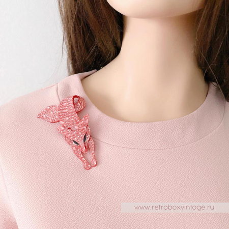 LEA STEIN Брошь «Лиса розовый коралл 3d»